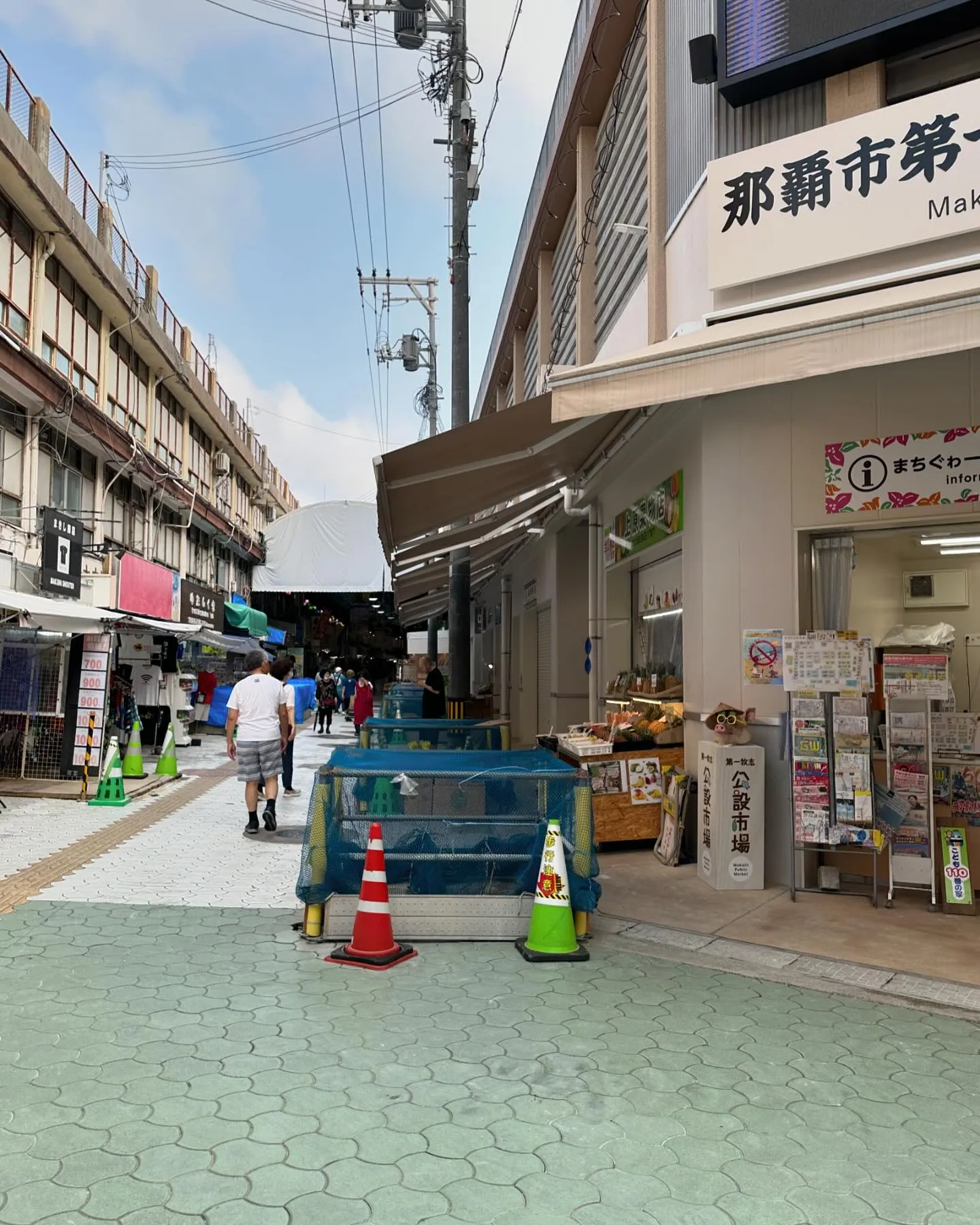 牧志公設市場前のアーケード工事👷🏻が続いています。