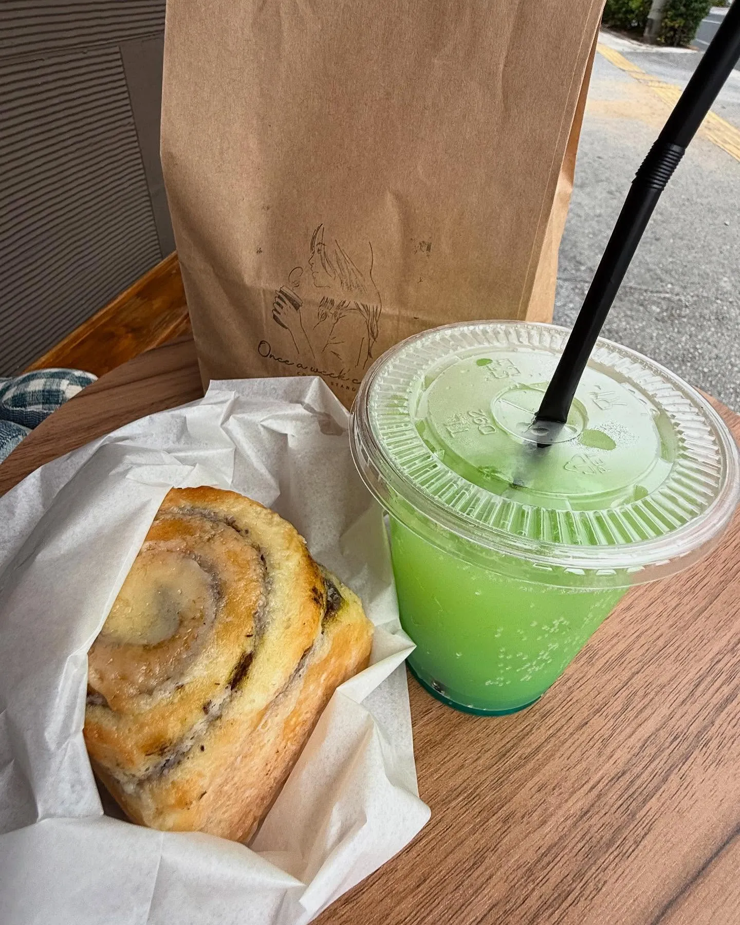 崇元寺跡地の隣にあるシナモンロール✨