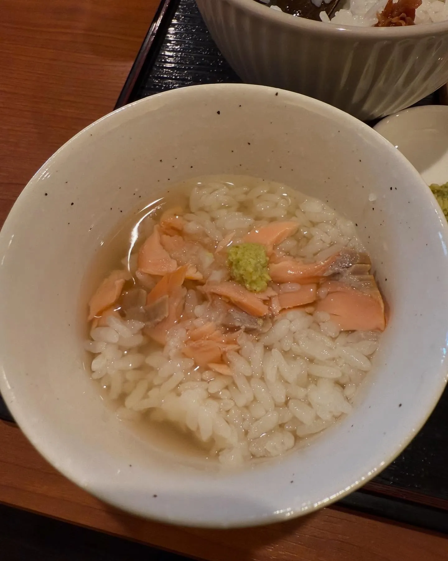 焼鮭が炭火でふっくら焼き上がるので