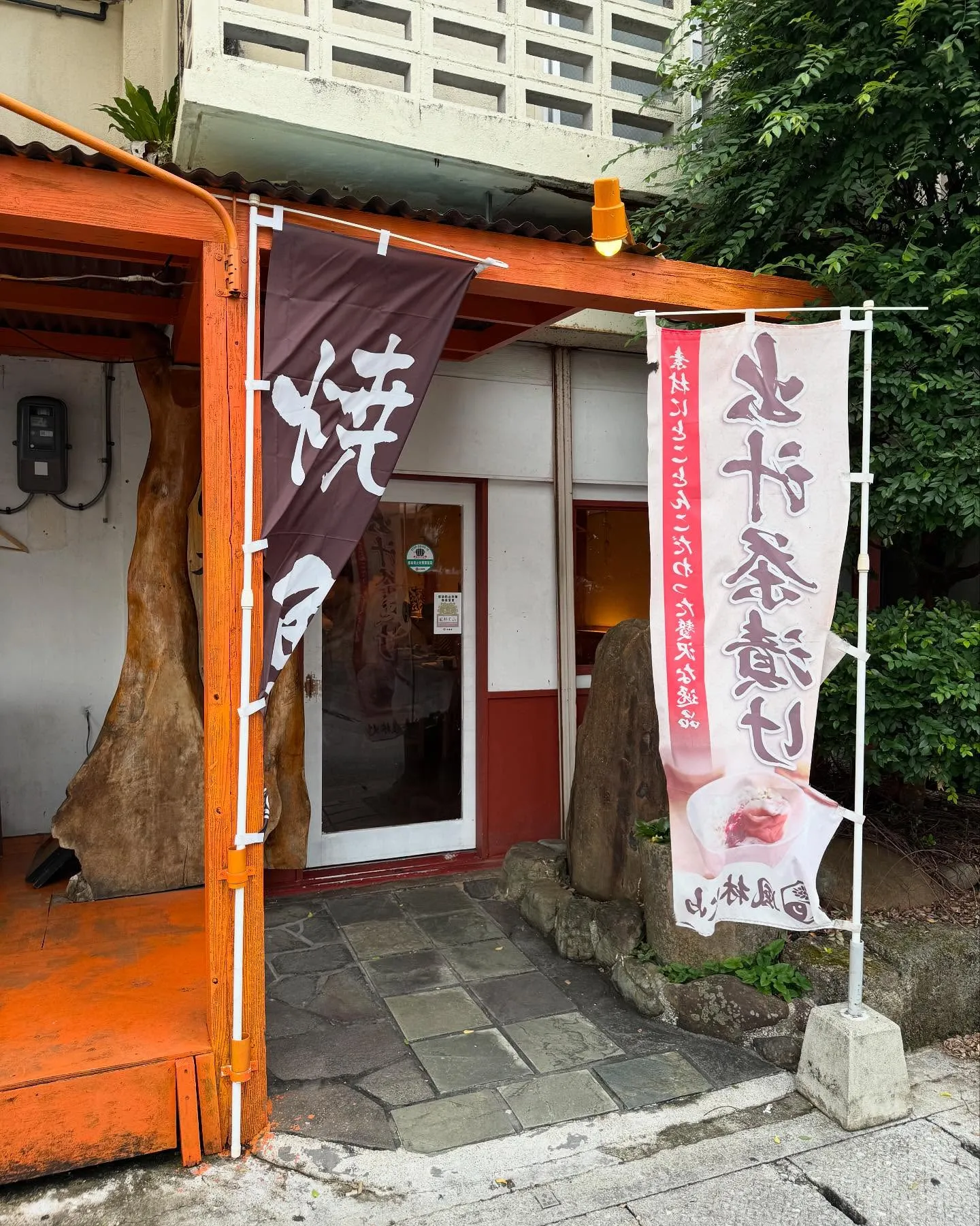 焼鮭が炭火でふっくら焼き上がるので